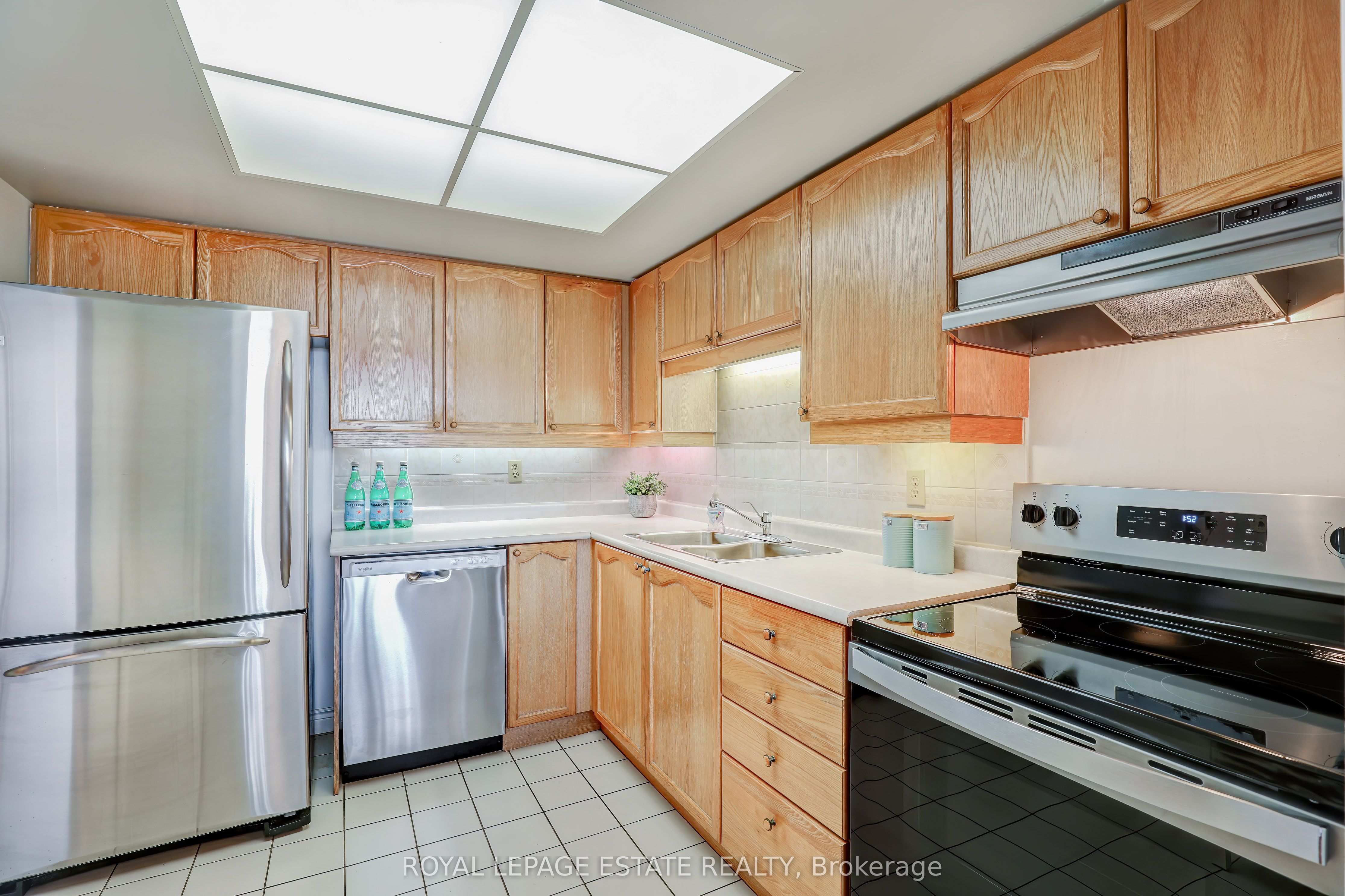 1093 Kingston Road, #808