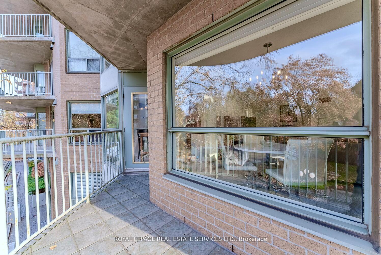 2 Bedrooms Condo at 2190 Lakeshore,  Burlington For sale