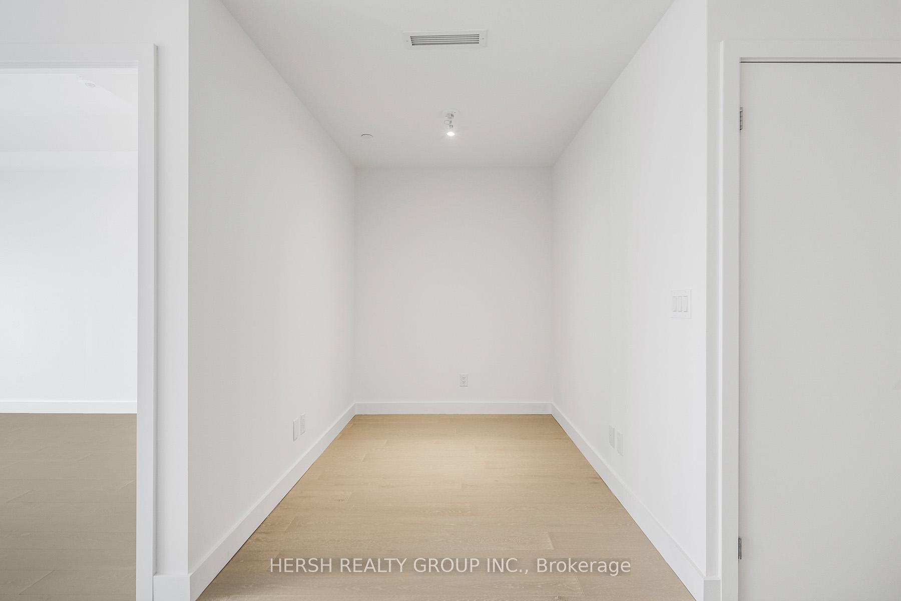 2 Bedrooms Condo at 160 Kingsway,  Toronto For sale