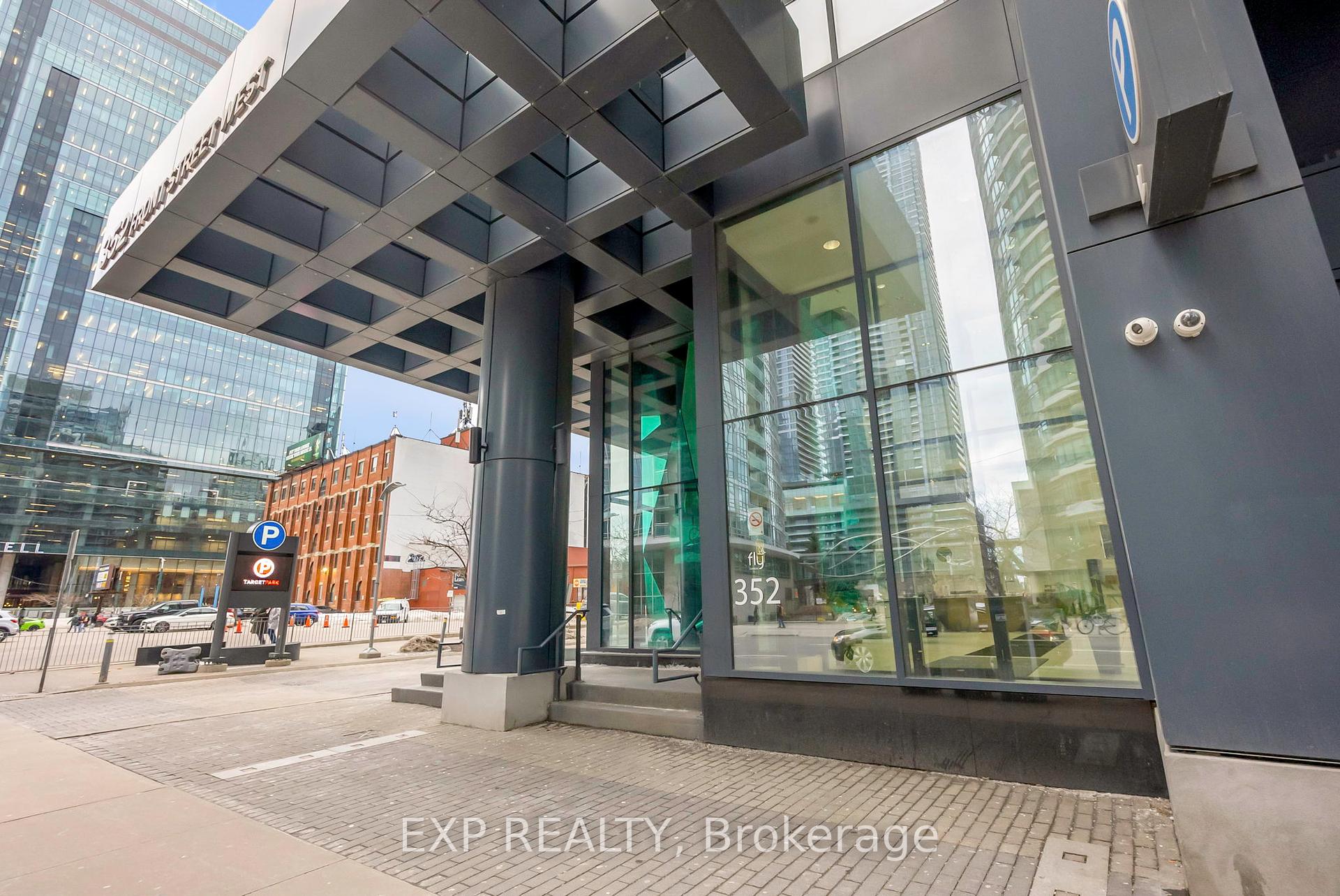 1 Bedroom Condo at 352 Front, Toronto For sale