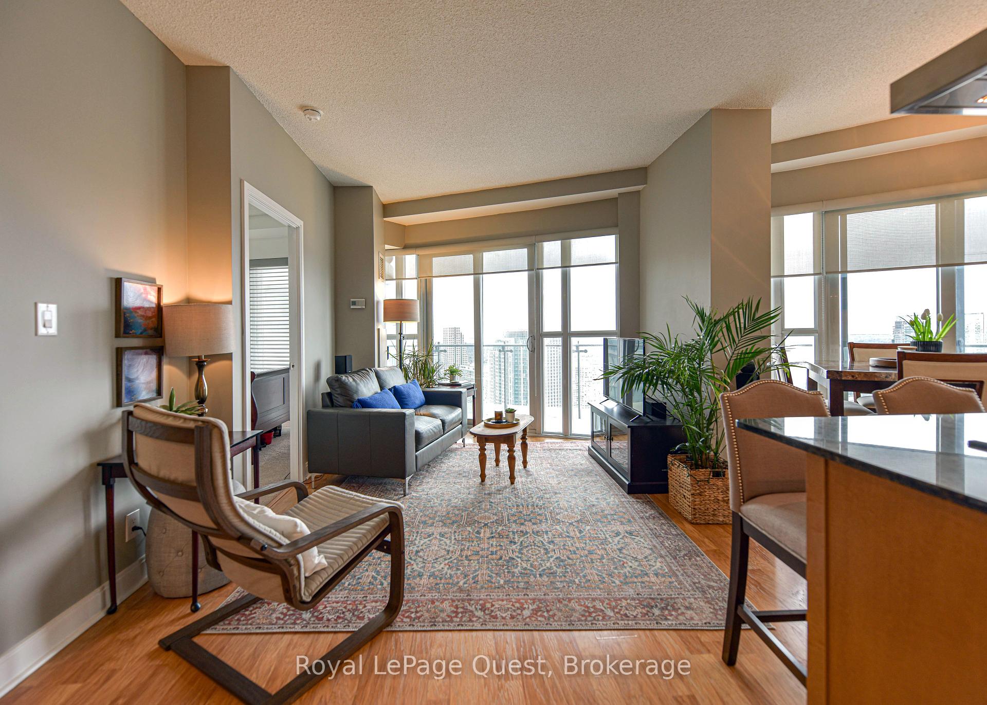 2 Bedrooms Condo at 50 Absolute, Mississauga For sale