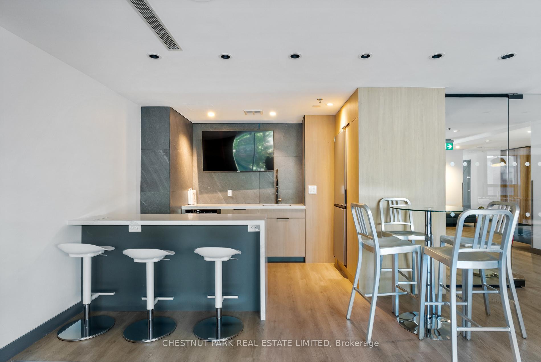2 Bedrooms Condo at 285 Mutual, Toronto For sale