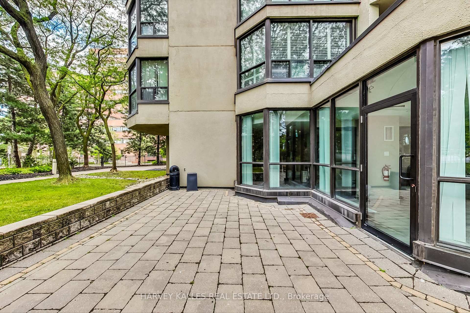 2 Bedrooms Condo at 33 Elmhurst, Toronto For sale