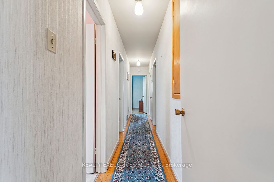 Hall to Bedrooms