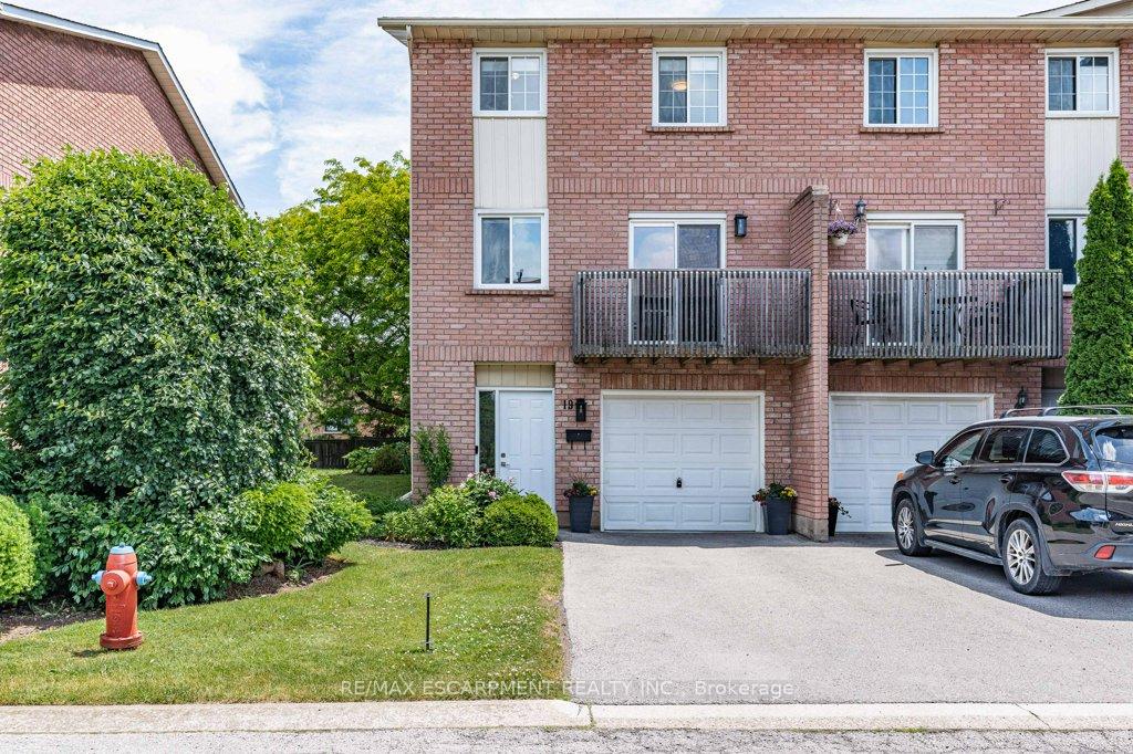 3 Bedrooms Condo at 29 HERITAGE, Hamilton For sale