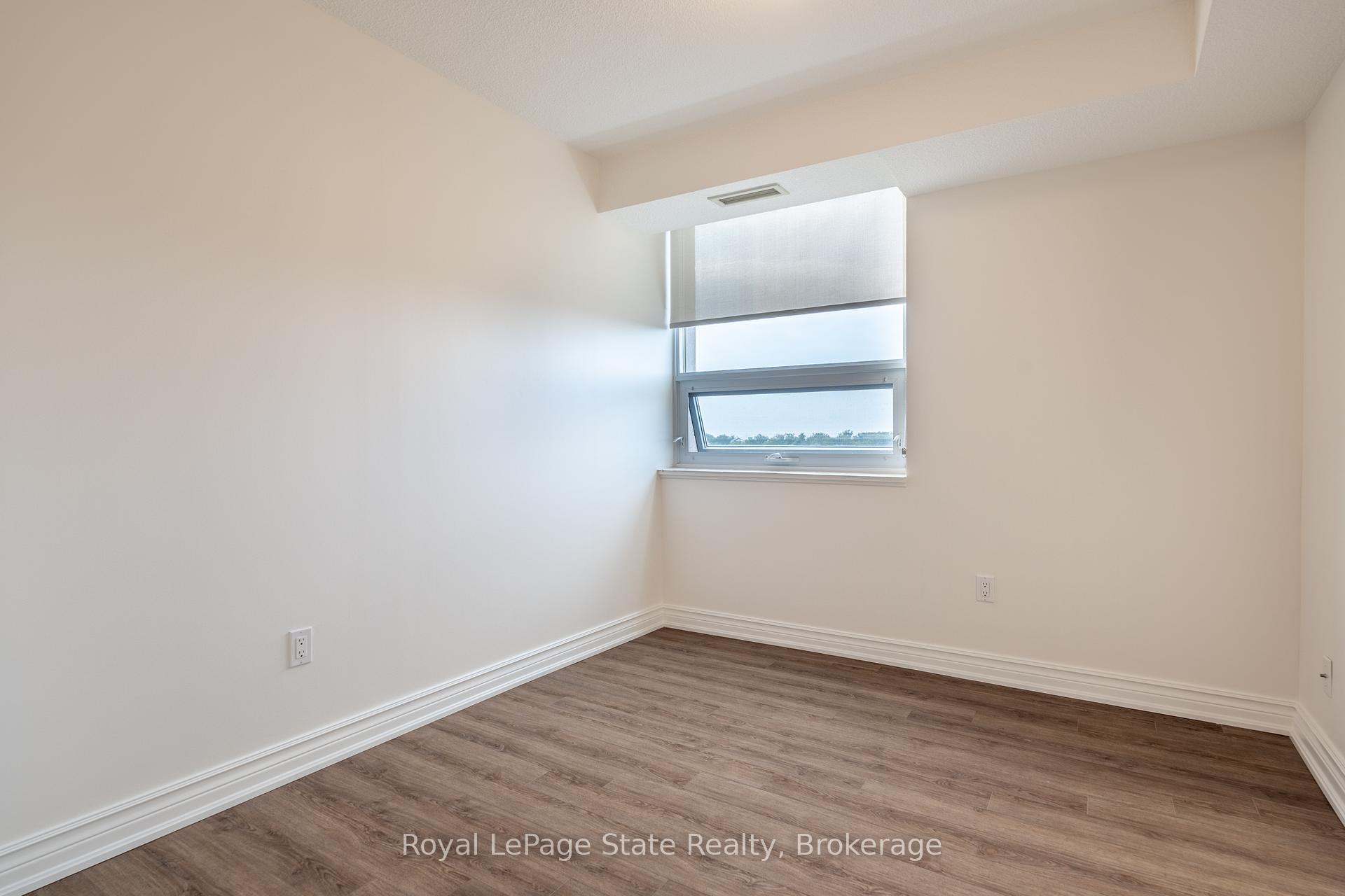 2 Bedrooms Condo at 500 Green,  Hamilton For sale