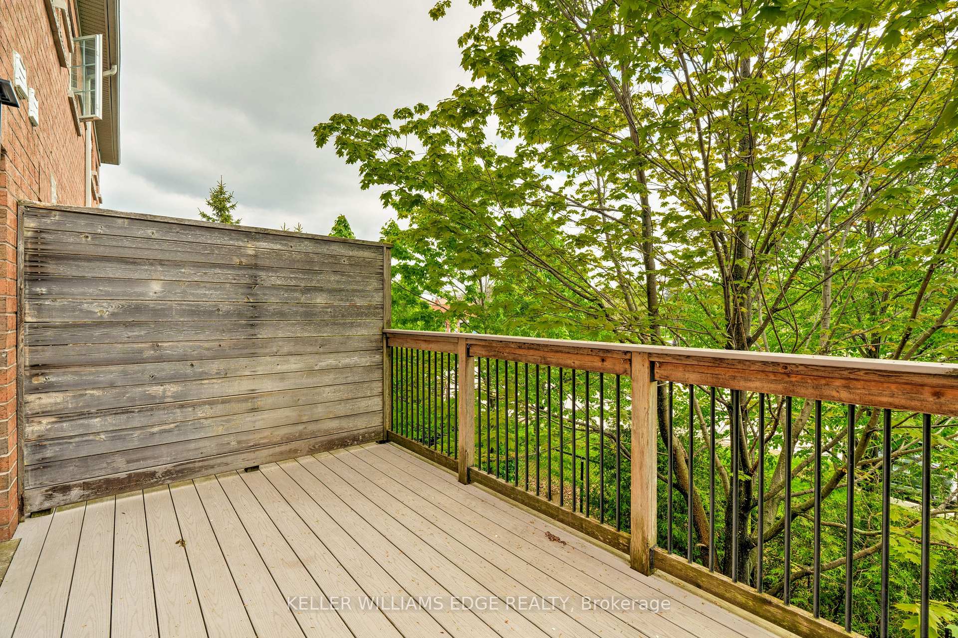 3 Bedrooms Condo at 230 Paisley, Mississauga For sale