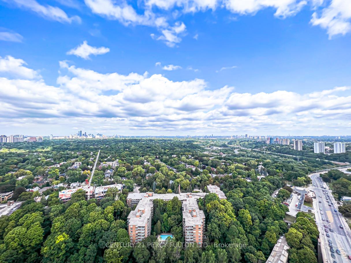 3 Bedrooms Condo at 585 Bloor, Toronto For sale