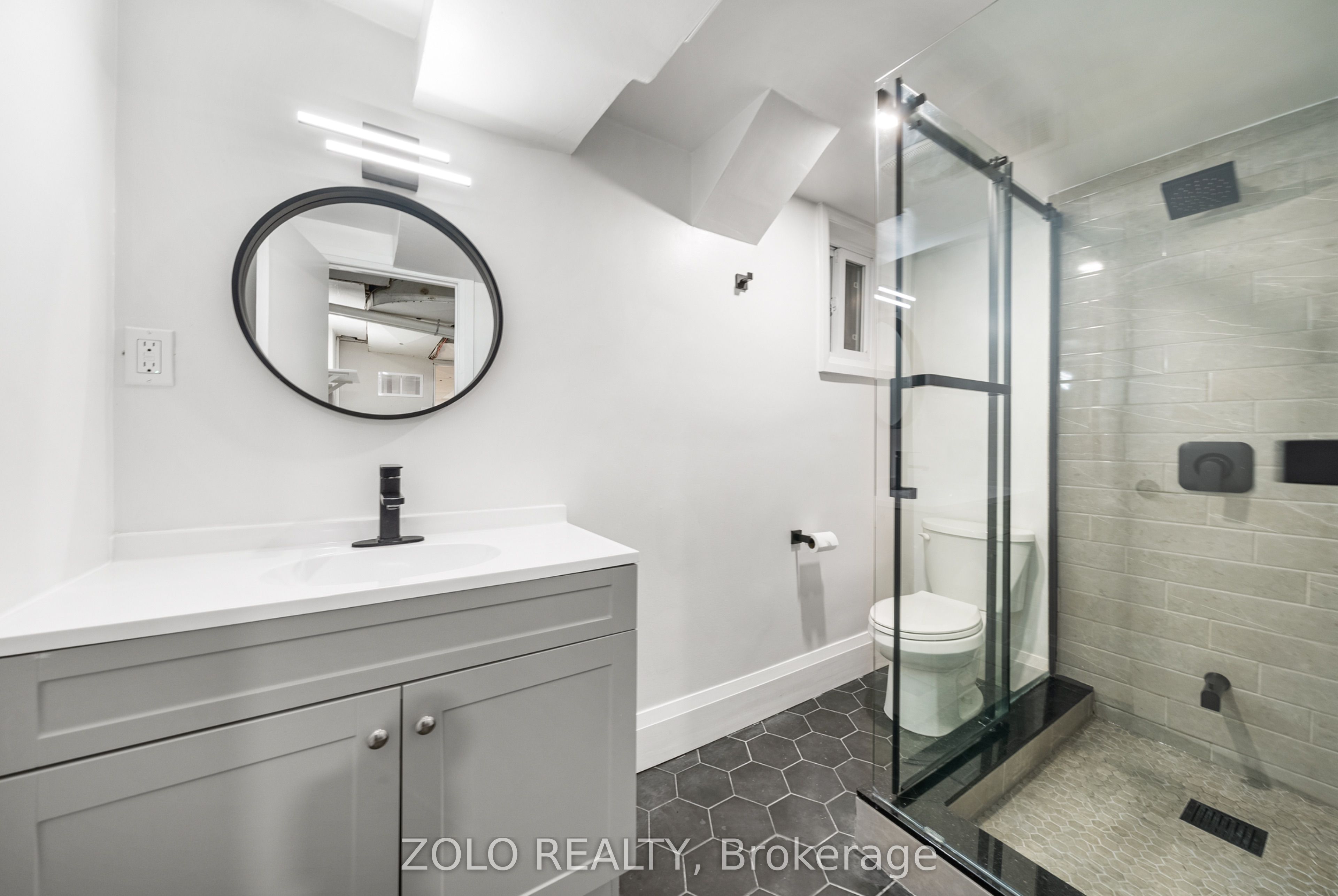 82 Bellwoods Avenue