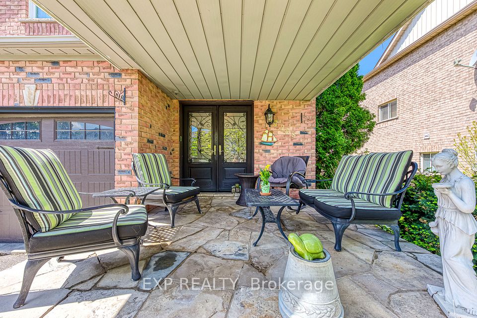 7228 Pallett Court, Mississauga, ON L5N 8E5
