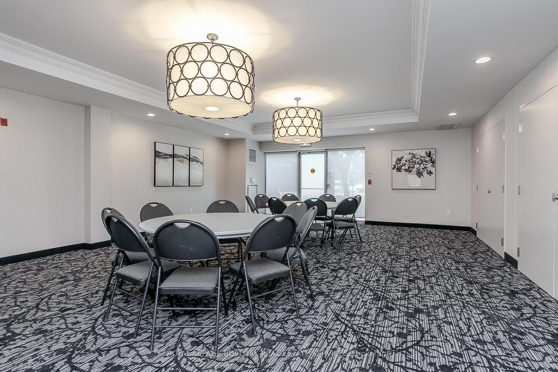 2 Bedrooms Condo at 2085 Amherst Heights, Burlington For sale