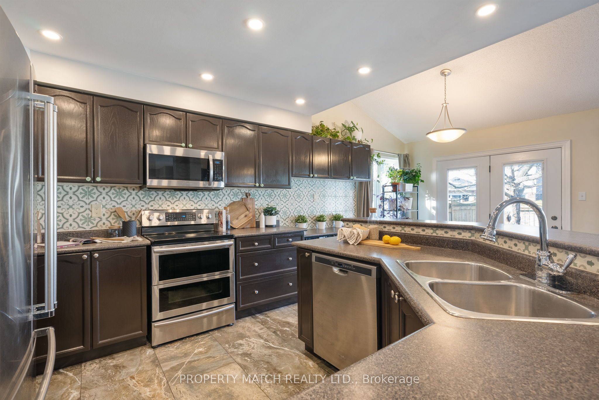 3122 Country Lane
