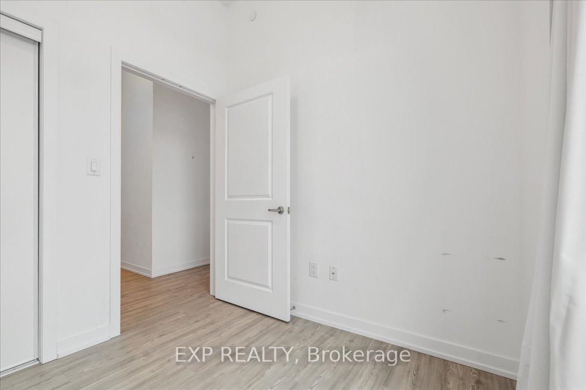 2 Bedrooms Condo at 450 Dundas,  Hamilton For sale