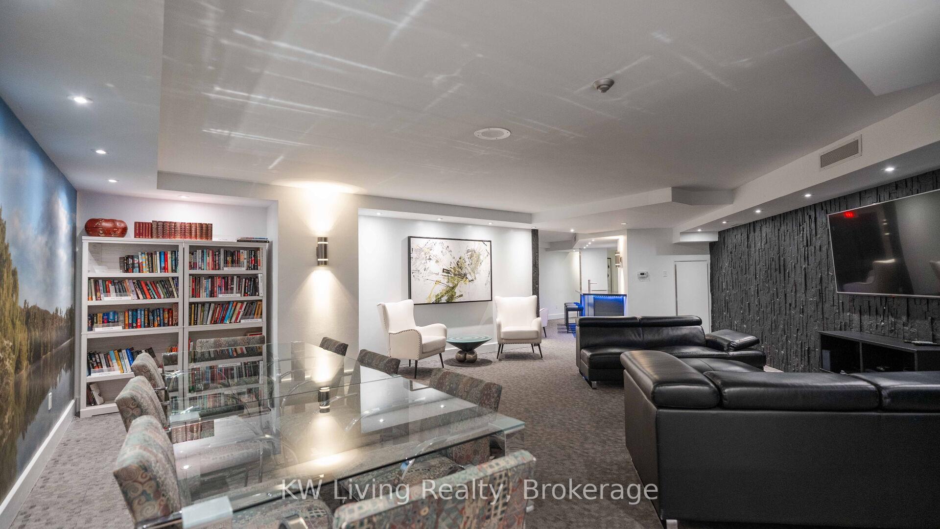 2 Bedrooms Condo at 33 University,  Toronto For sale