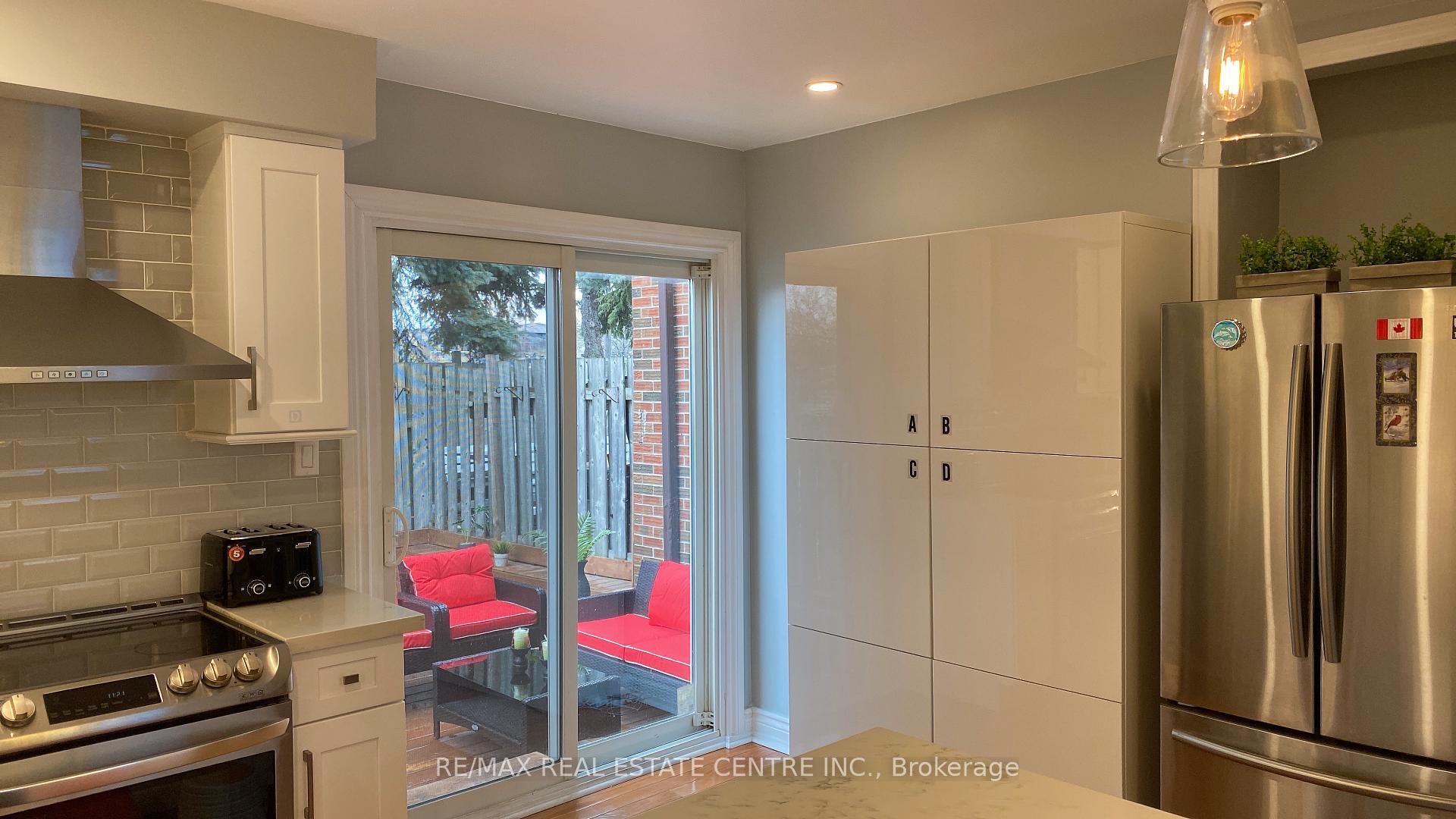 5 Bedrooms Condo at 34 San Roberto, Toronto For sale