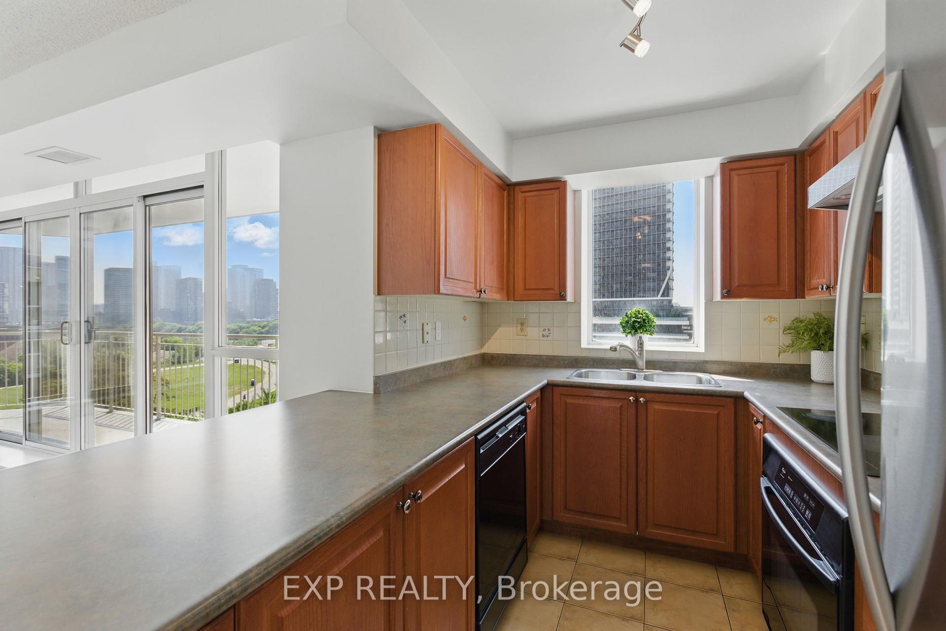 2 Bedrooms Condo at 18 Stafford, Toronto For sale