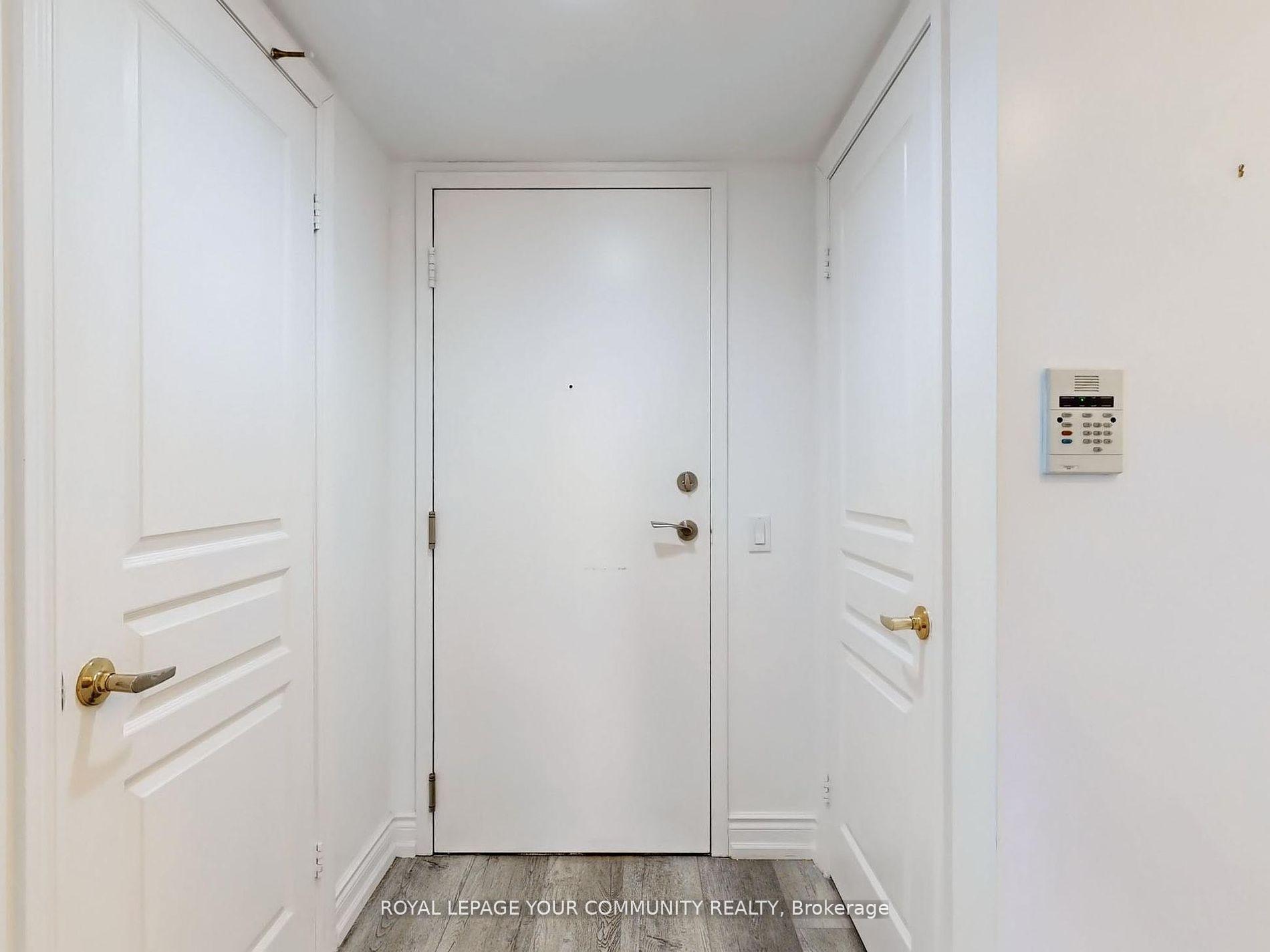2 Bedrooms Condo at 15 Northtown,  Toronto For sale