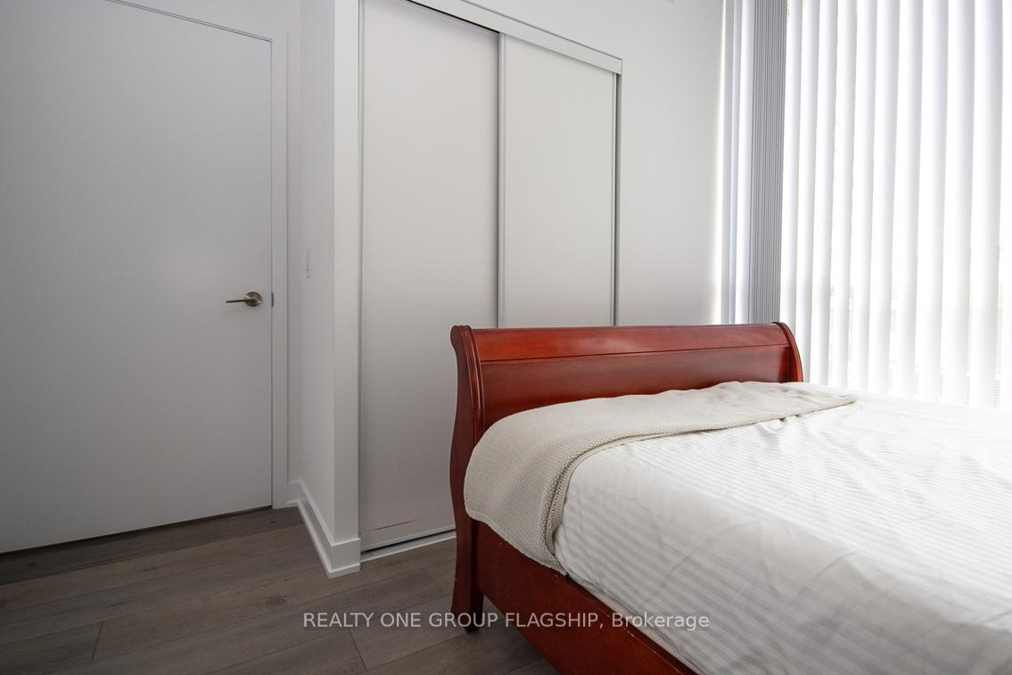 2 Bedrooms Condo at 38 Honeycrisp, Vaughan For sale