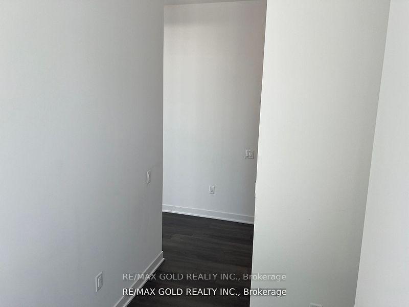 3 Bedrooms Condo at 3900 Confederation, Mississauga For sale