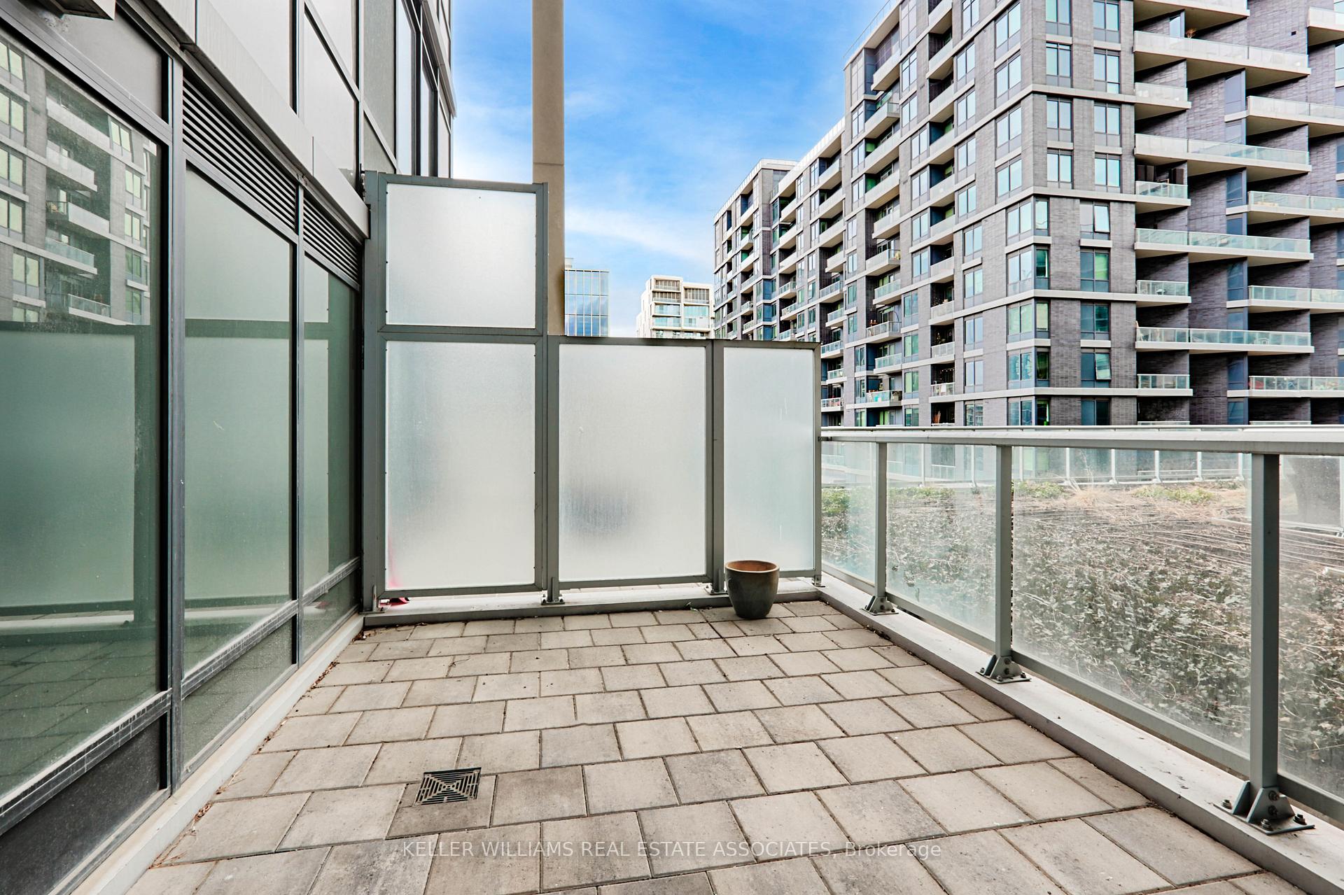 2 Bedrooms Condo at 15 Merchants’ Wharf, Toronto For sale