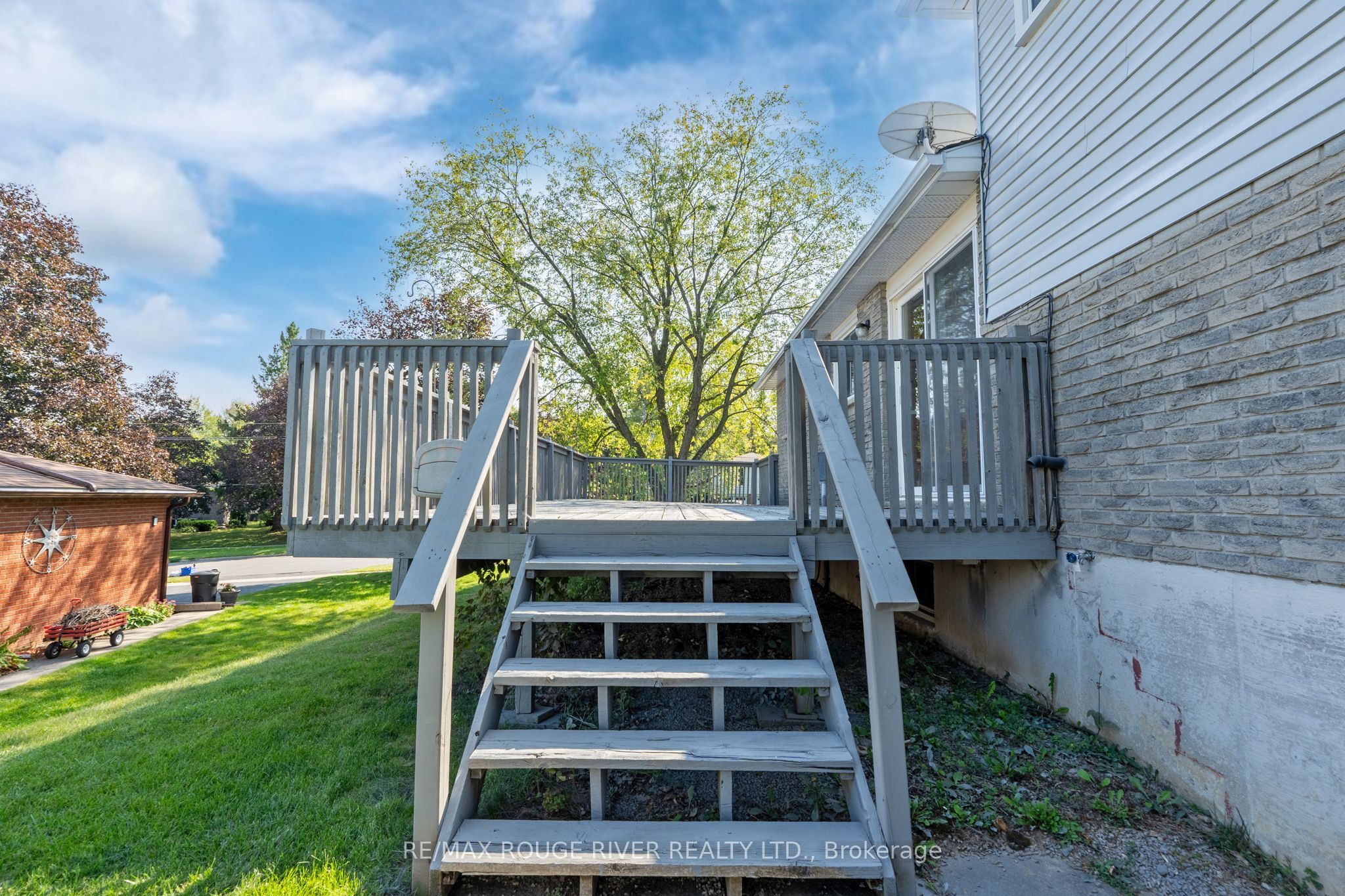 1 Applewood Crescent