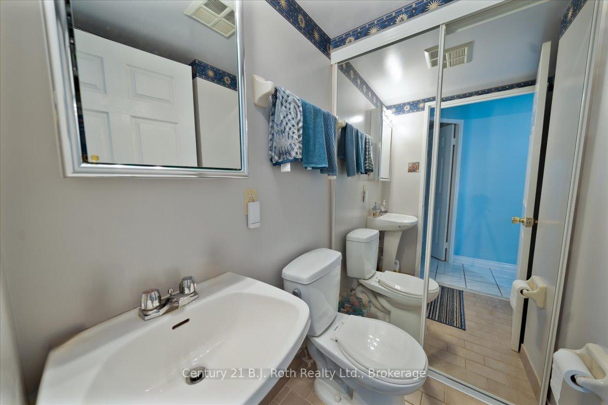 1 Bedroom Condo at 41 MARKBROOK, Toronto For sale