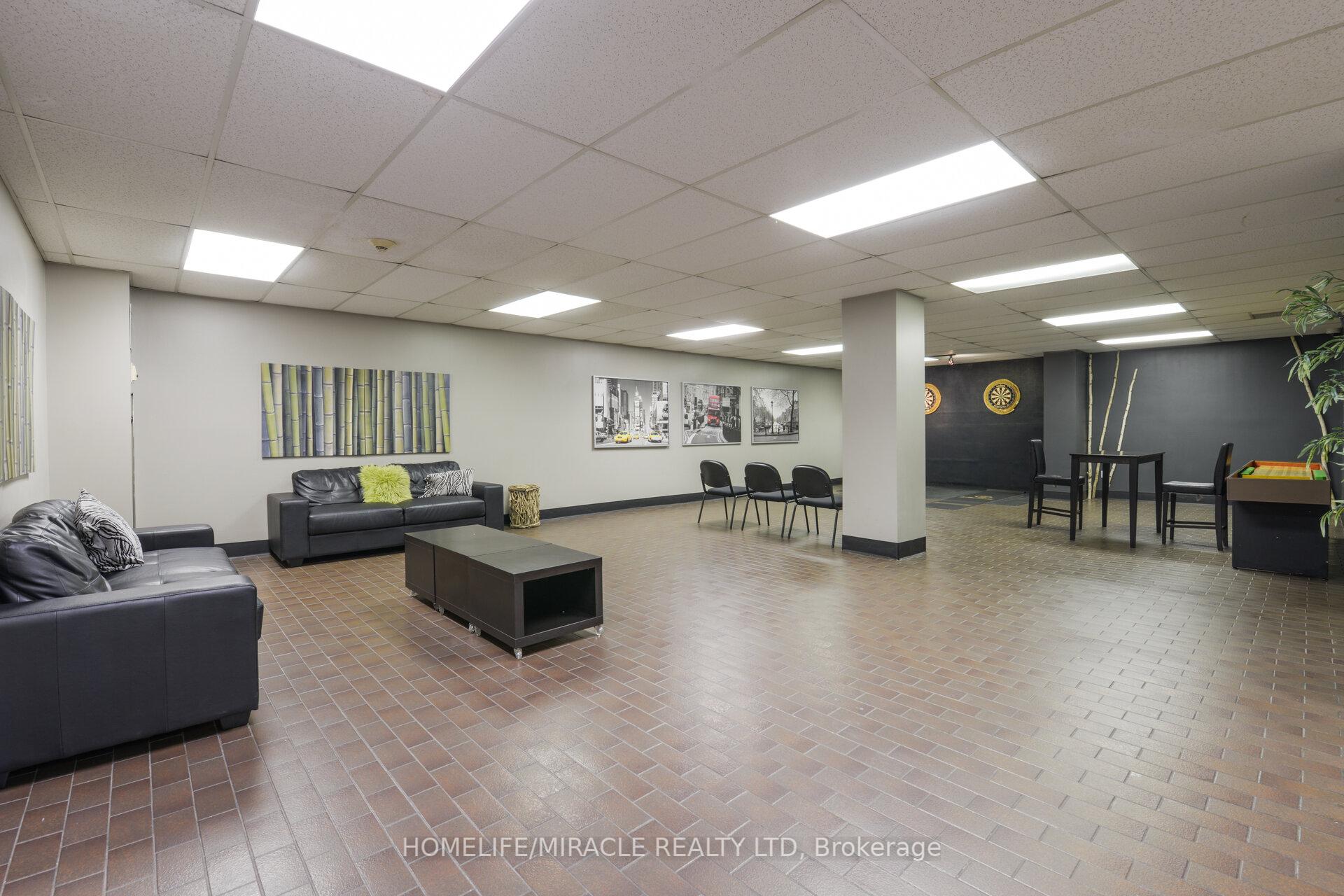 3 Bedrooms Condo at 1320 Mississauga valley, Mississauga For sale