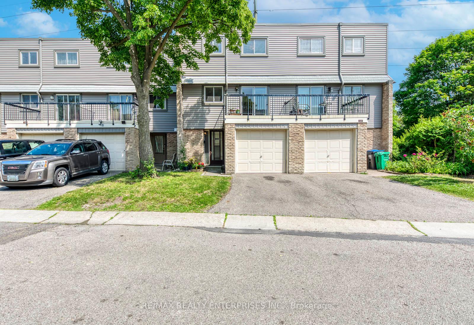 3 Bedrooms Condo at 2315 Bromsgrove, Mississauga For sale
