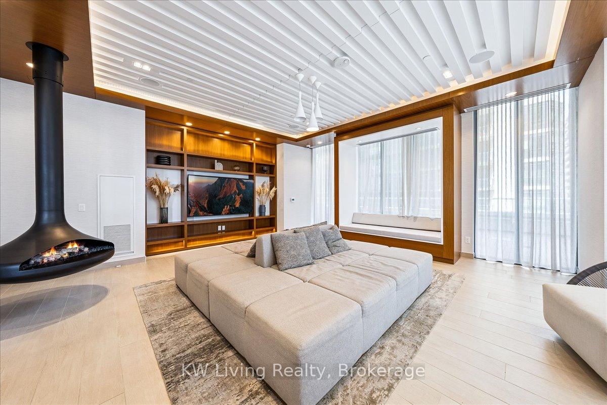 2 Bedrooms Condo at 70 Annie Craig, Toronto For sale