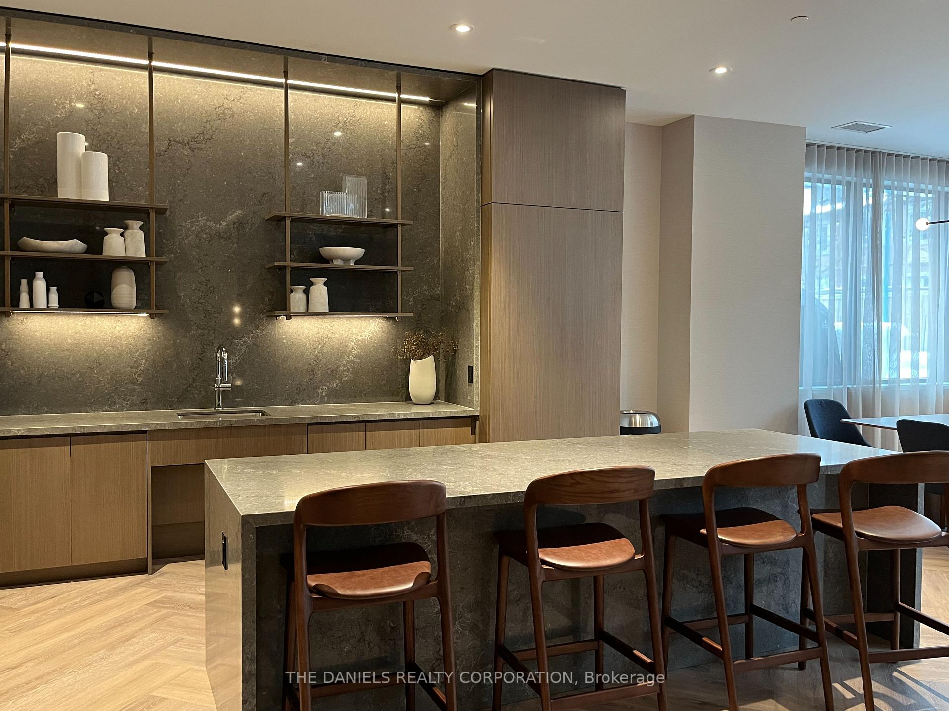 2 Bedrooms Condo at 8 Beverley Glen,  Vaughan For sale