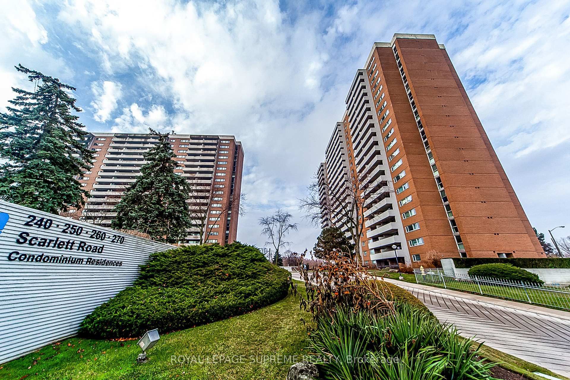 2 Bedrooms Condo at 270 Scarlett, Toronto For sale