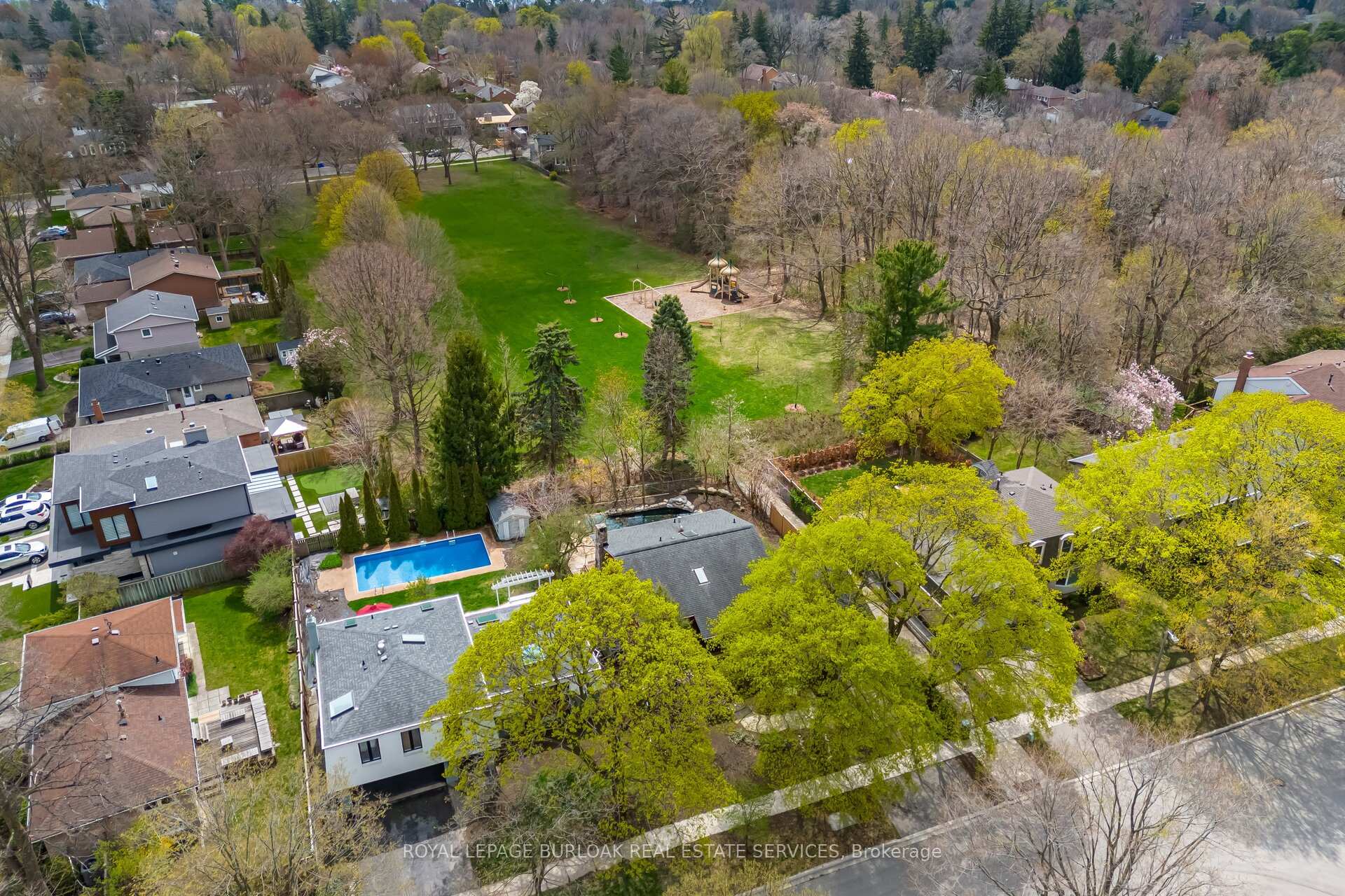204 Arichat Road, Oakville, ON L6J 5N4