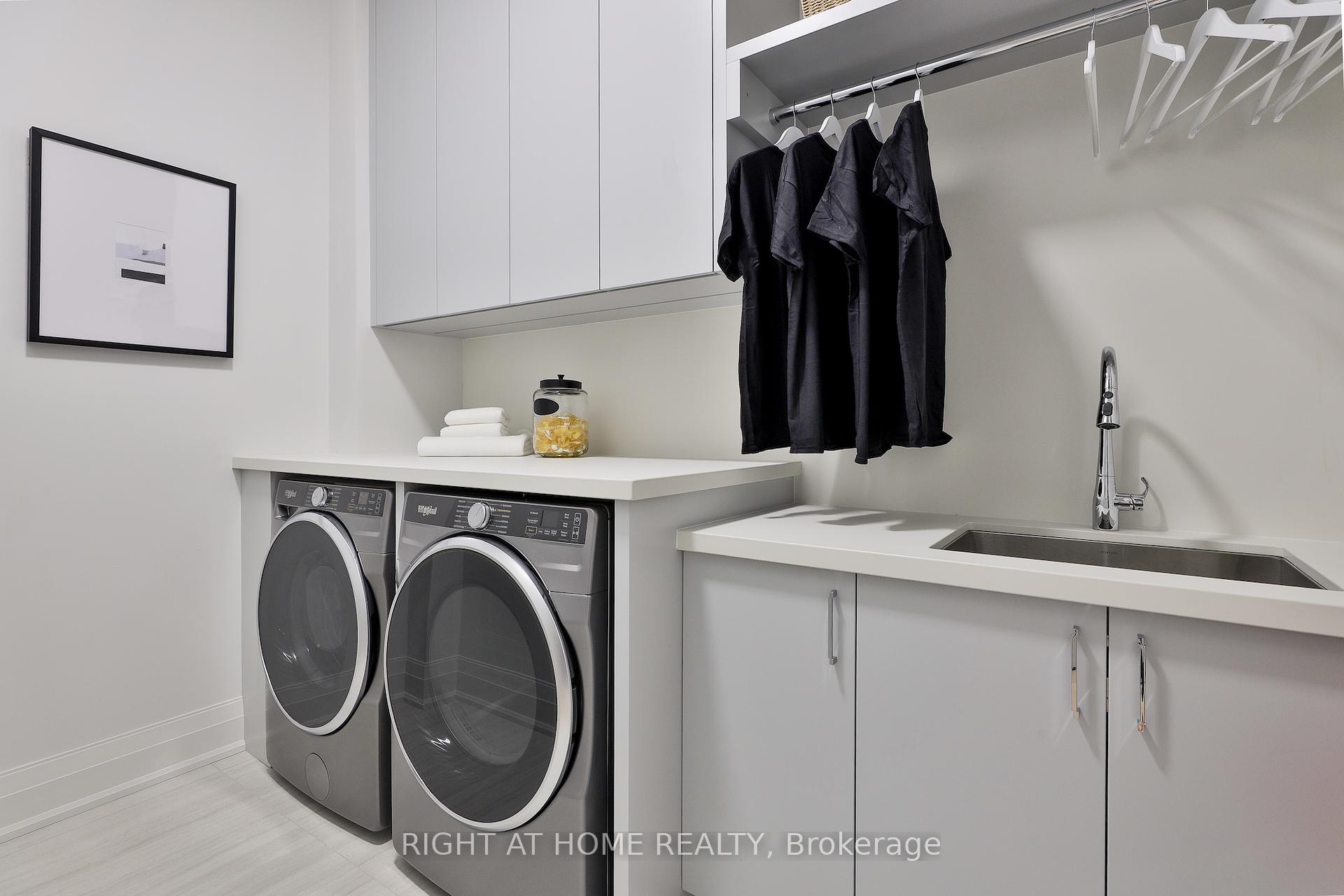 4 Bedrooms Condo at 10 Prince Arthur, Toronto For sale