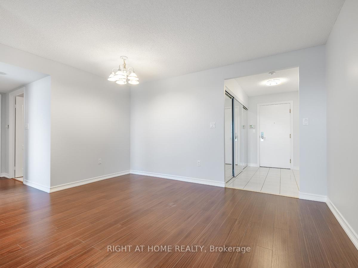 3 Bedrooms Condo at 88 Grandview,  Toronto For sale