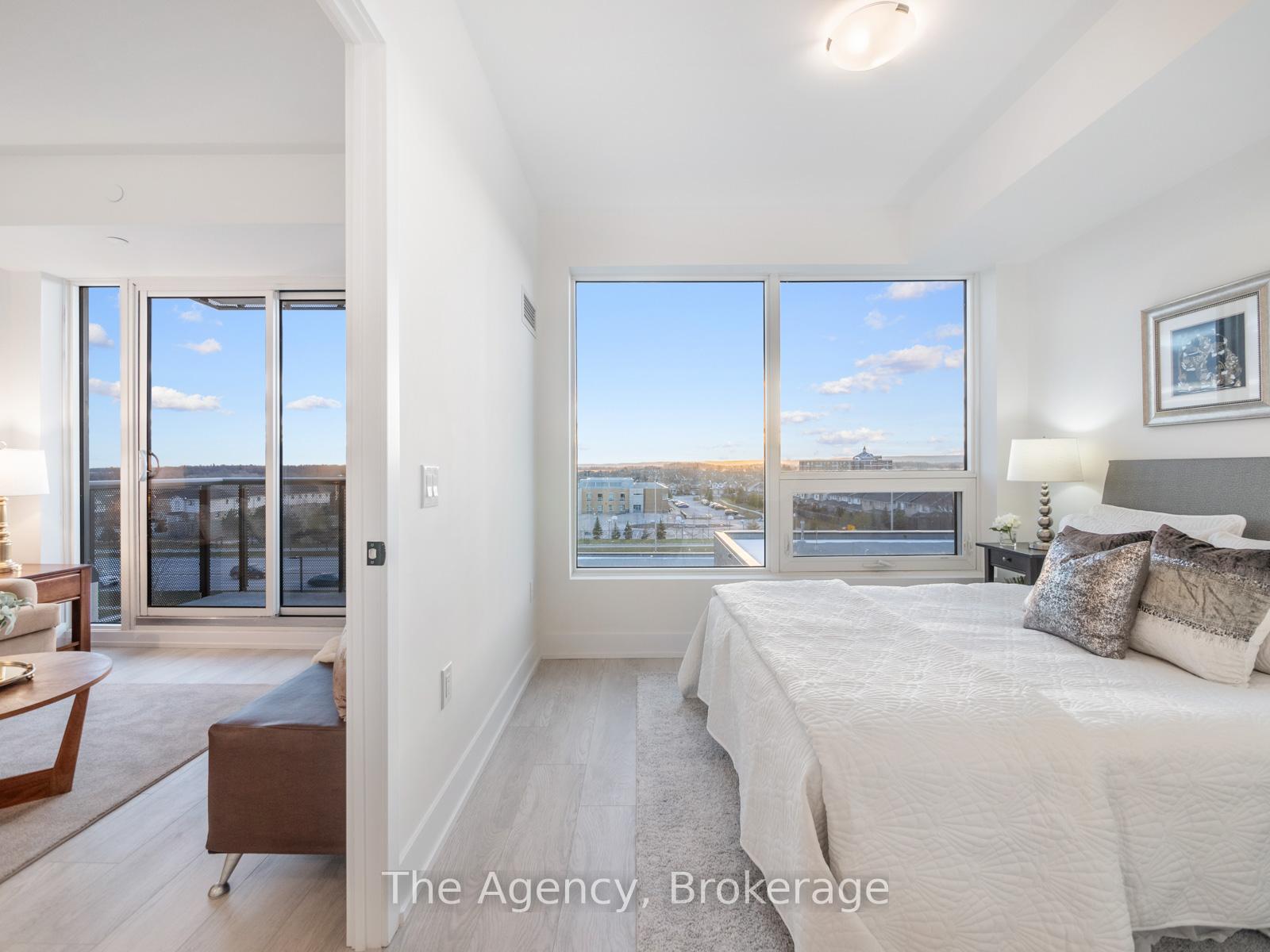 2 Bedrooms Condo at 2450 Old Bronte, Oakville For sale