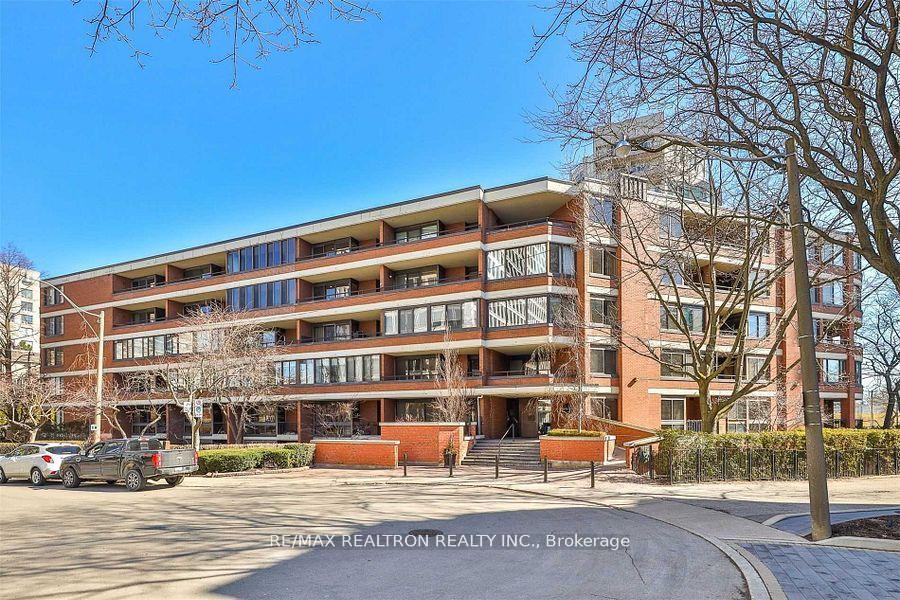 2 Bedrooms Condo at 349 St Clair, Toronto For sale