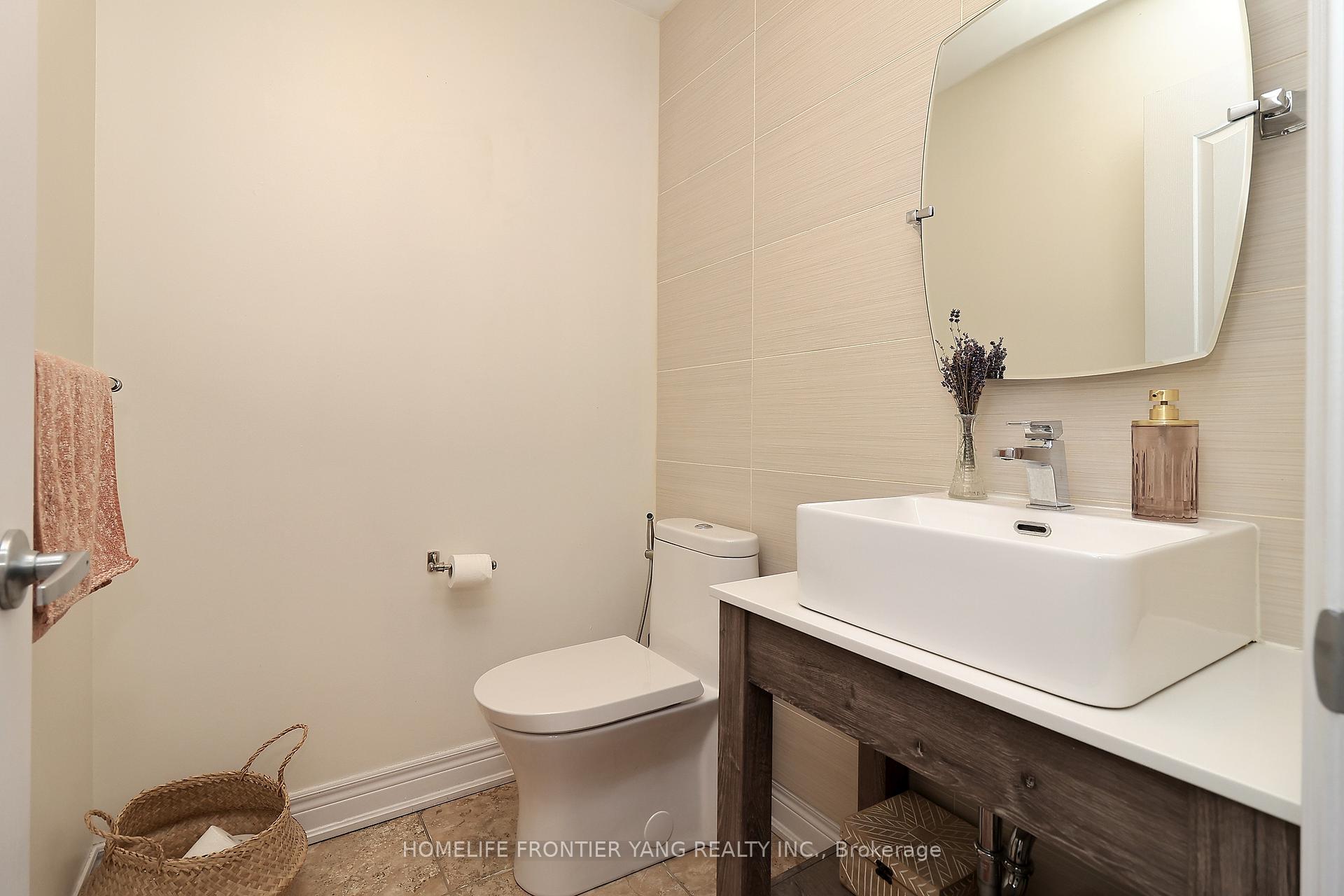 3 Bedrooms Condo at 581 Scarlett, Toronto For sale