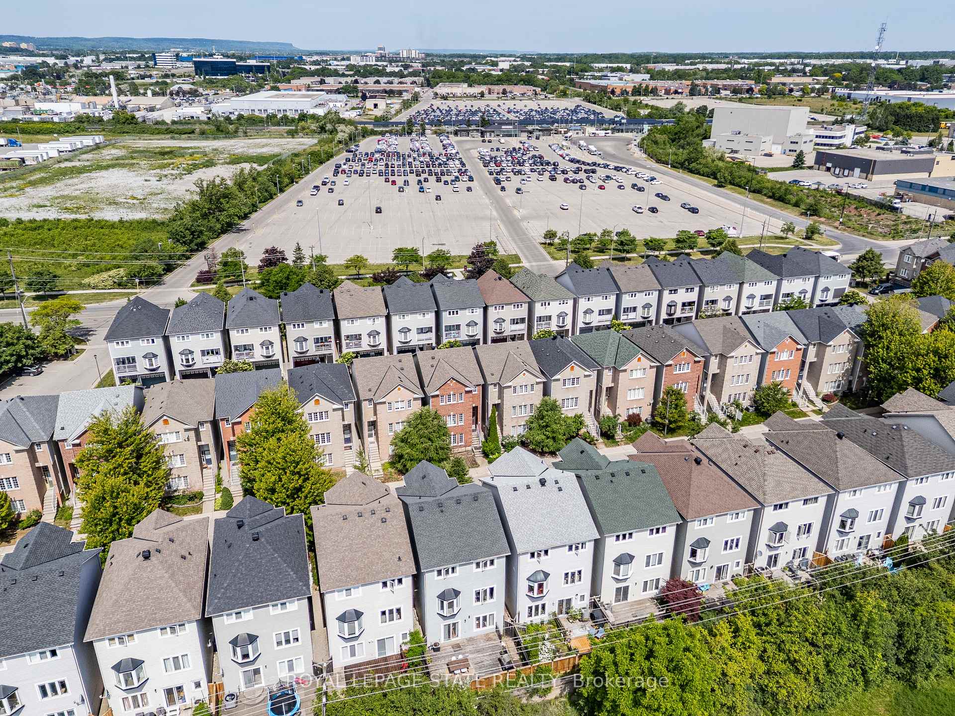 3 Bedrooms Condo at 5090 Fairview, Burlington For sale