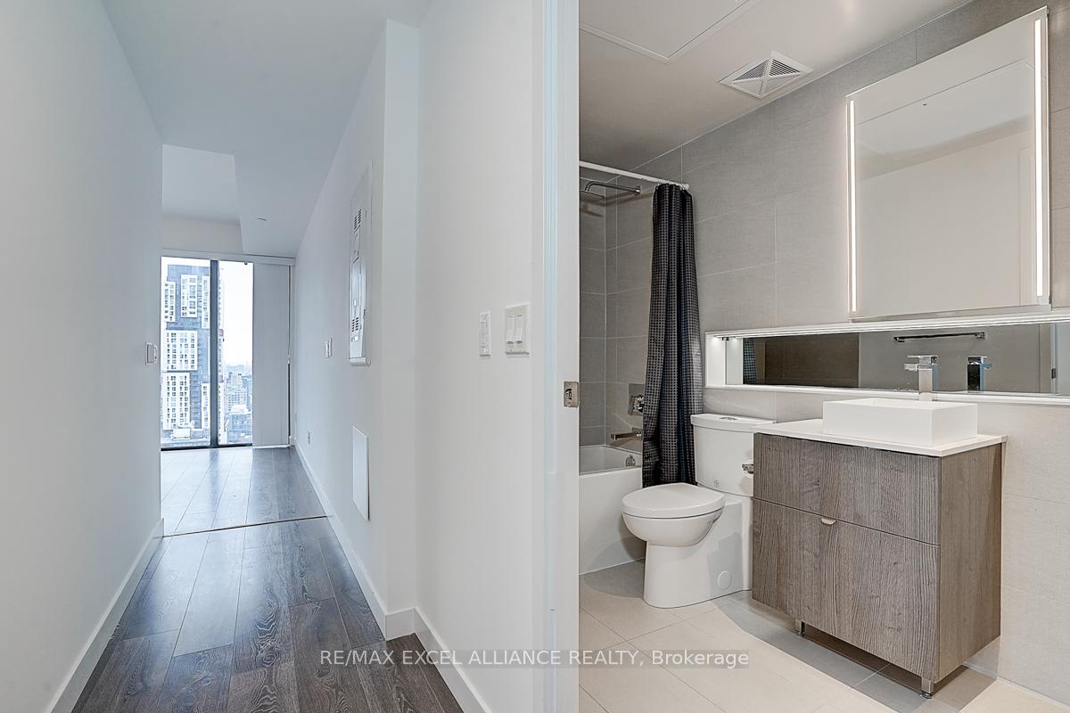 2 Bedrooms Condo at 215 Queen,  Toronto For sale