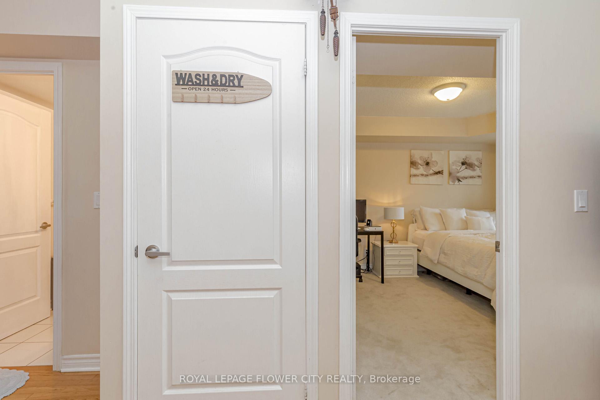 2 Bedrooms Condo at 1 Elm,  Mississauga For sale