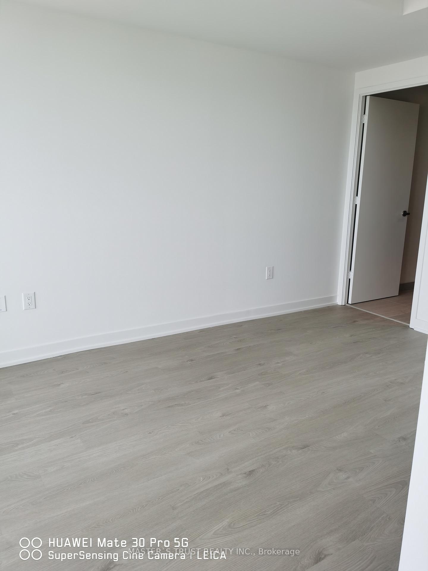 3 Bedrooms Condo at 3900 Confederation, Mississauga For sale