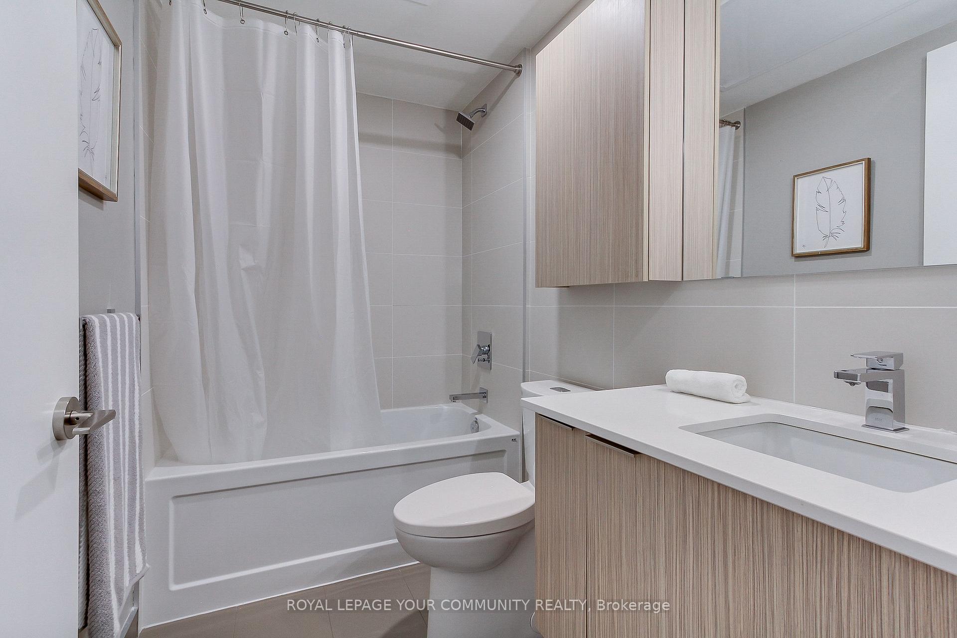 2 Bedrooms Condo at 10 Deerlick, Toronto For sale
