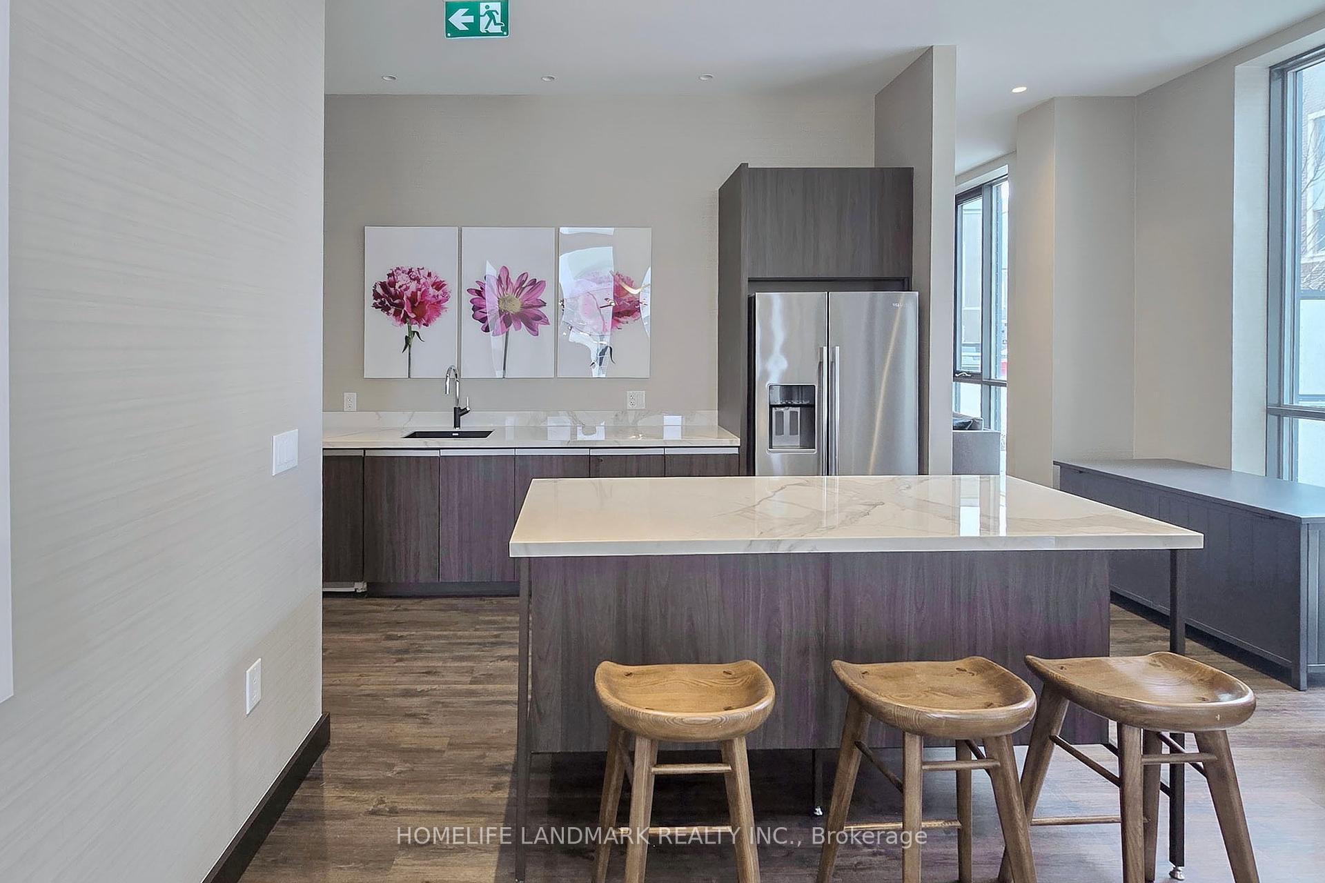 2 Bedrooms Condo at 60 Honeycrisp, Vaughan For sale