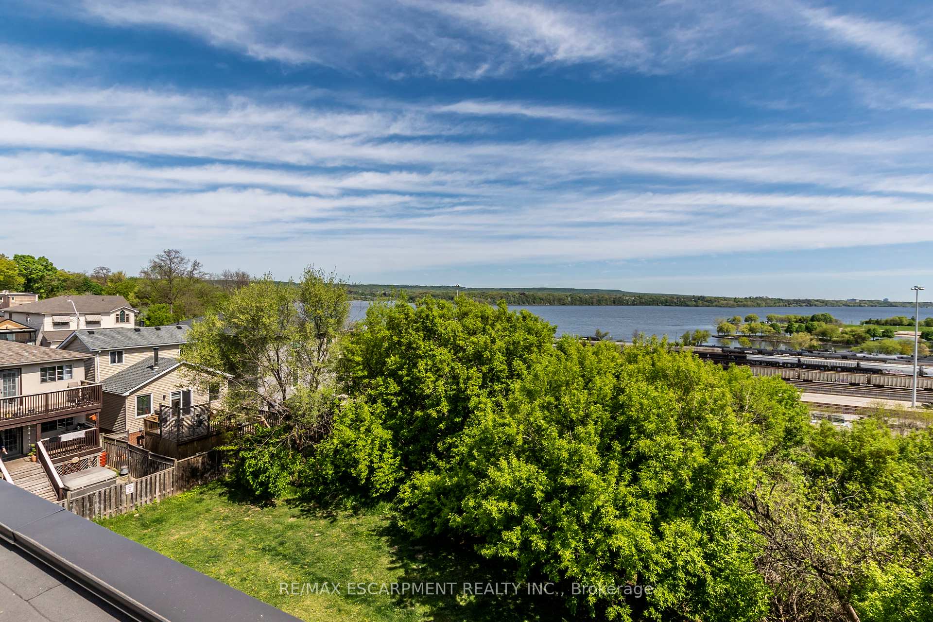 3 Bedrooms Condo at 290 Barton, Hamilton For sale