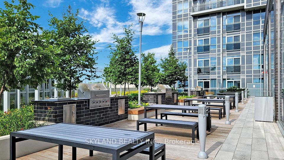 255 Village Green