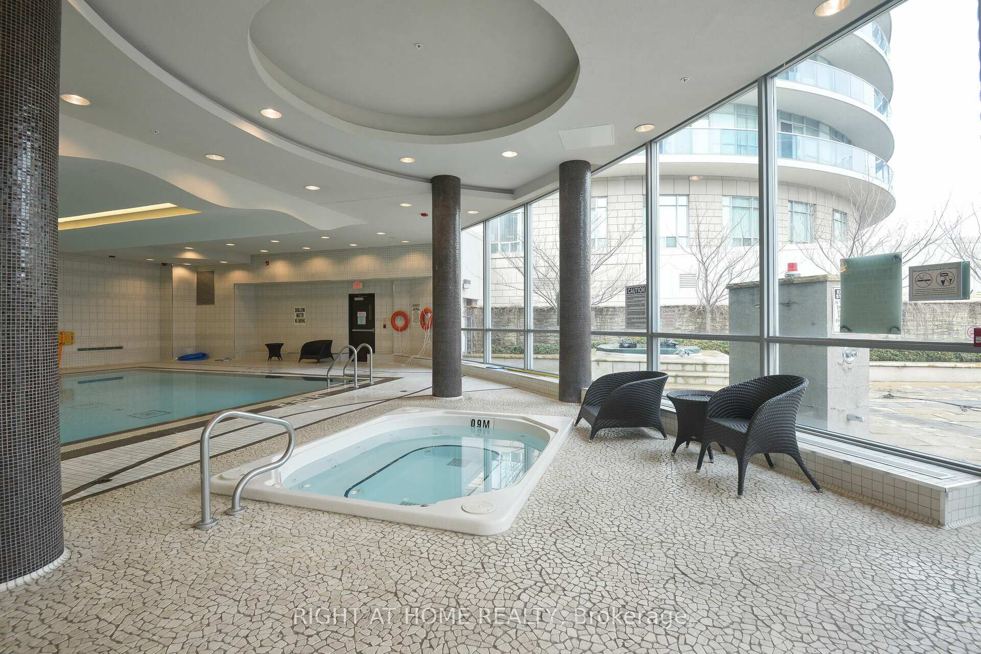 2 Bedrooms Condo at 70 Absolute, Mississauga For sale