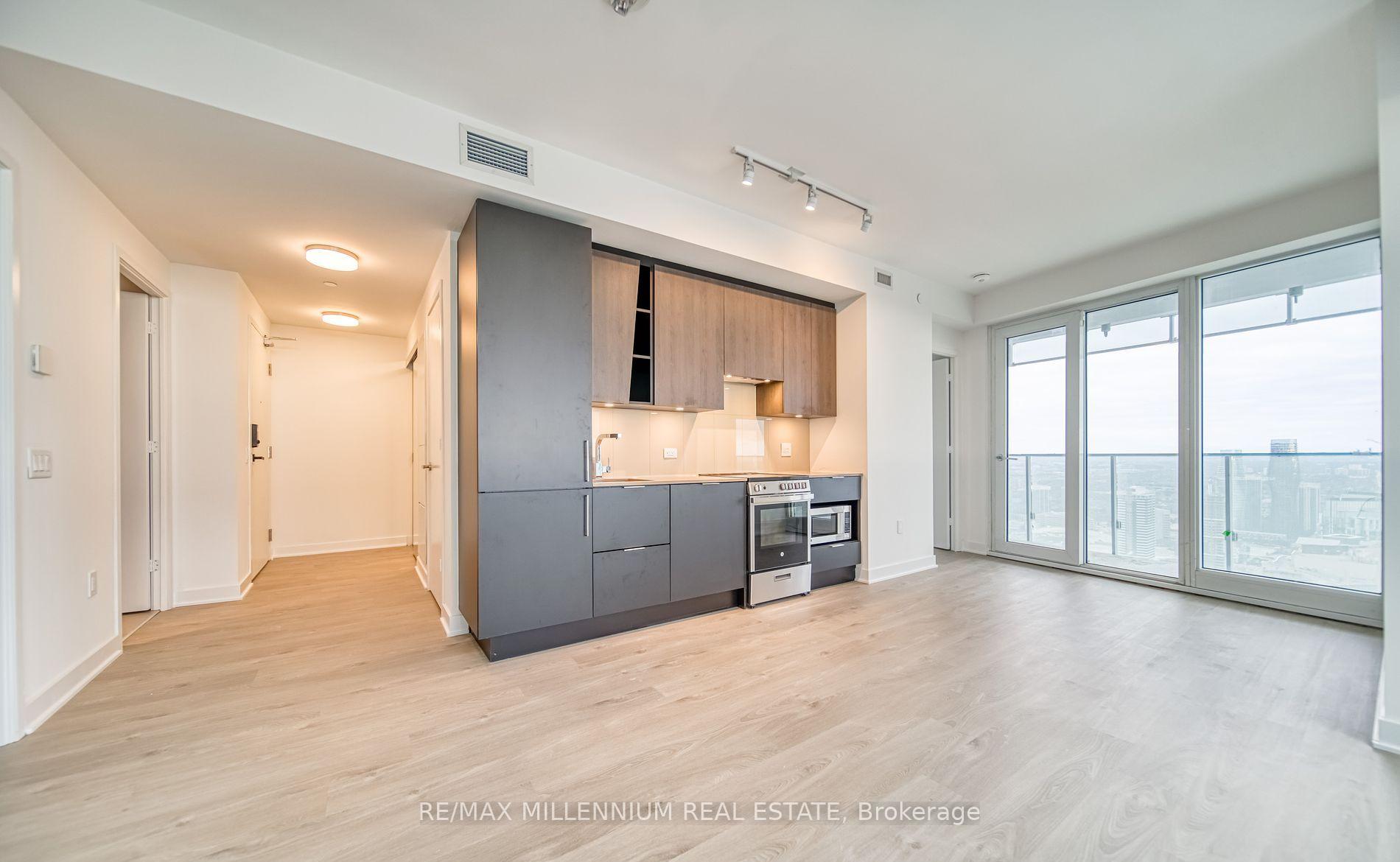2 Bedrooms Condo at 3900 Confederation, Mississauga For sale