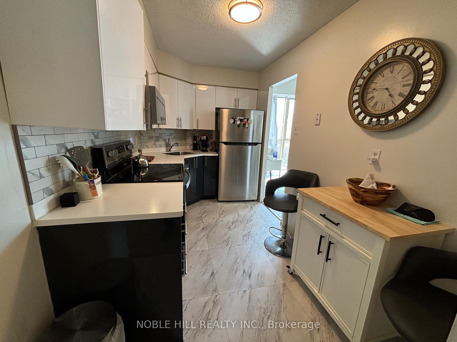 2 Bedrooms Condo at 61 markbrook,  Toronto For sale