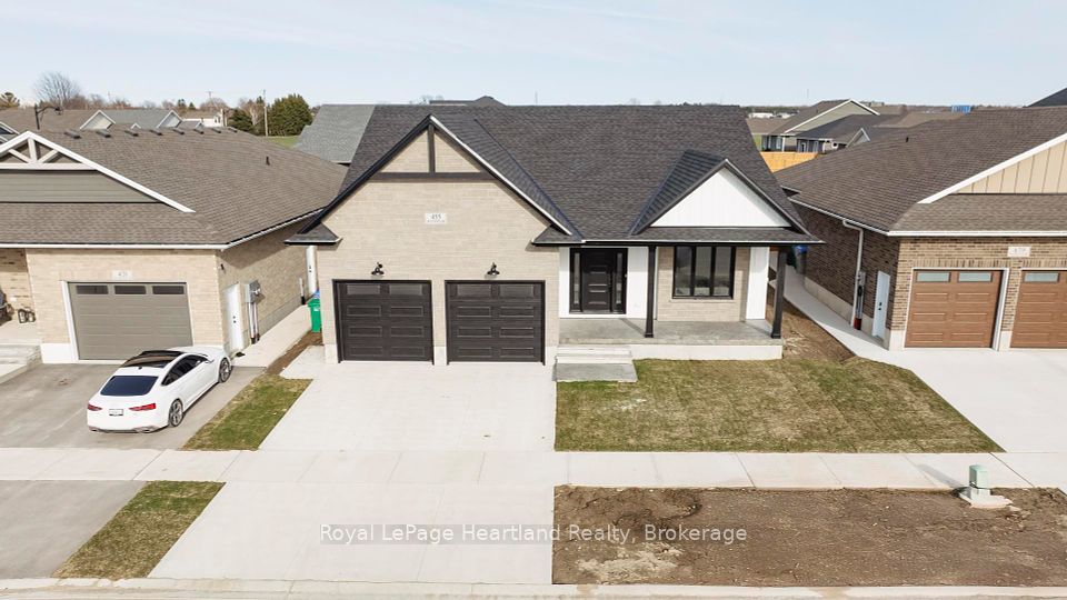 455 WOODRIDGE Drive