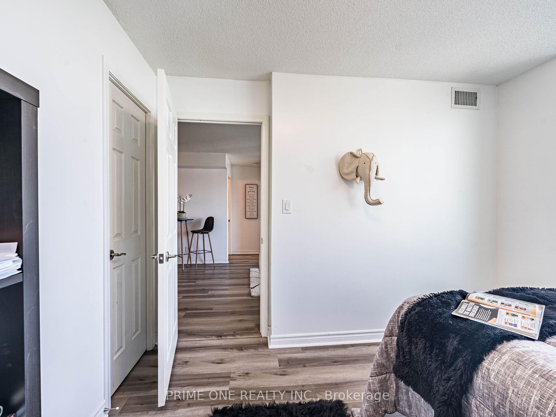 2 Bedrooms Condo at 88 Grangeway, Toronto For sale